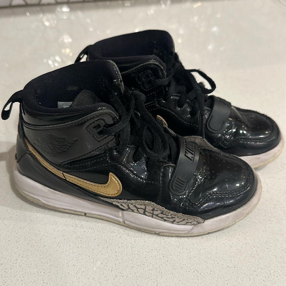 Kids Jordan high tops black/gold size 13